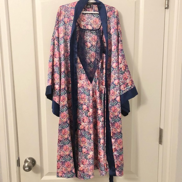 Victoria Secret Slip & Robe Set anniversary wedding - Picture 7 of 7